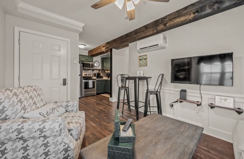 Wallingford Center Appartement | All New 1BR with tons of Charm