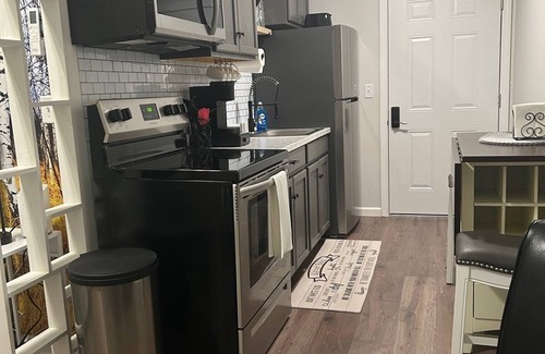 Wallingford Center Appartement | All New Fully Furnished Cozy Studio