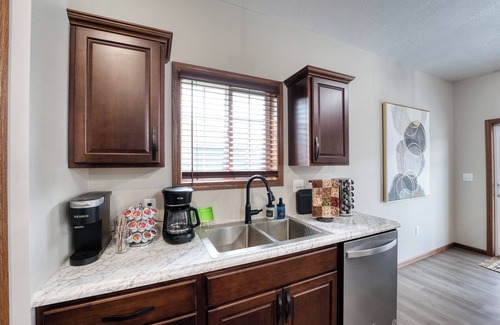 Sioux Falls Maison | ALL NEW IN SIOUX FALLS WHY STAY IN A 12x12 MOTEL ROOM! EXTREMELY CLEAN SANITIZED