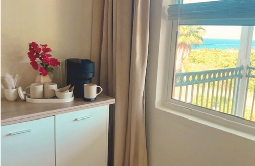 Estate Salt River Appartement | All new King suite on the North Shore with access to marketplace and pool