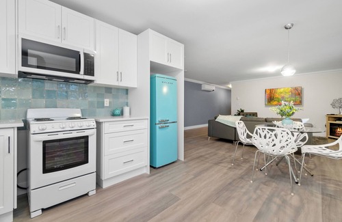 Hope Appartement | All New Retro Design Carriage House on the Fraser River