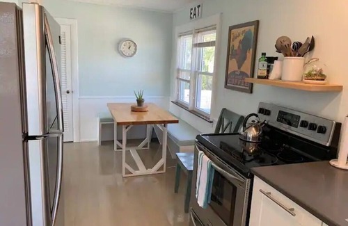 Gloucester Maison | All-Season Beach Haven - walk to two beaches!