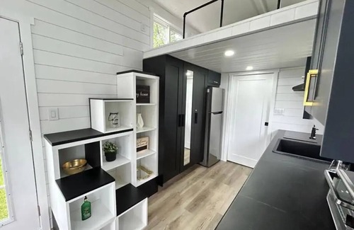 Langton Cabine | Tiny Home in Forest with Sauna and Hot Tub