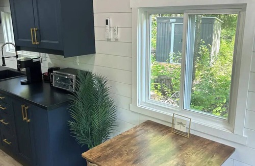 Langton Cabine | Tiny Home in Forest with Sauna and Hot Tub