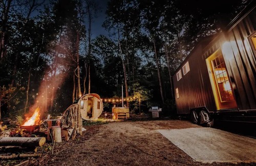 Langton Cabine | Tiny Home in Forest with Sauna and Hot Tub
