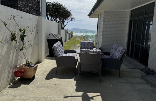 Waihi Beach Maison | ALL THE 3'S @ NUMBER 3