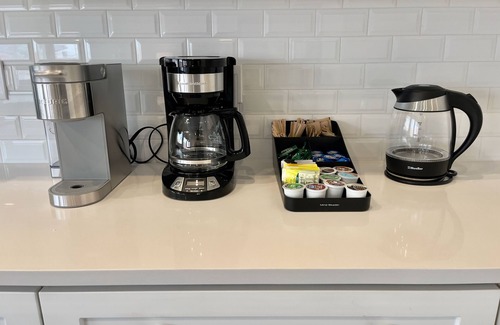 Raisin Maison | All The Comforts Of Home - Safe & Quiet Neighborhood - 2 Car Garage