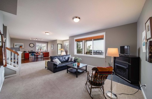 Happy Valley Appartement | All the Views: A Private BnB with VIEWS