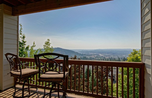 Happy Valley Appartement | All the Views: A Private BnB with VIEWS