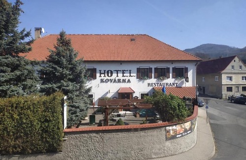 Decin Appartement | All you need in Decin III-7 bed ap- cycling trail