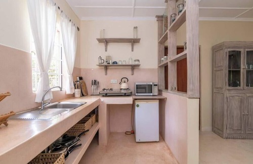 Municipio 5 Villa | Allamanda Frangipani Cottage by YourHost, Malindi