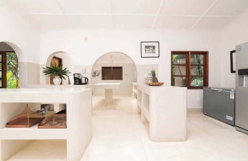 Municipio 5 Villa | Allamanda Frangipani Cottage by YourHost, Malindi