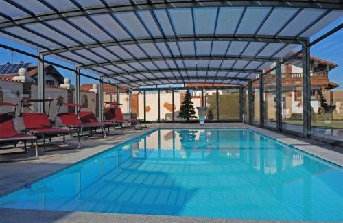 Luft Maison | Alluring Holiday Home in Ubersee with Whirlpool