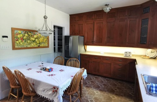 Port Stanley Villa | "Historic 7BR Lakefront Villa: Perfect for Family Gatherings & Summer Retreats"