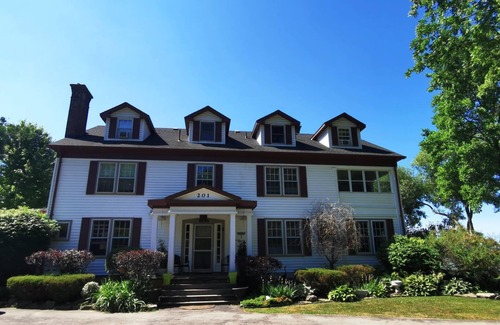 Port Stanley Villa | "Historic 7BR Lakefront Villa: Perfect for Family Gatherings & Summer Retreats"