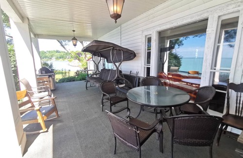 Port Stanley Villa | "Historic 7BR Lakefront Villa: Perfect for Family Gatherings & Summer Retreats"