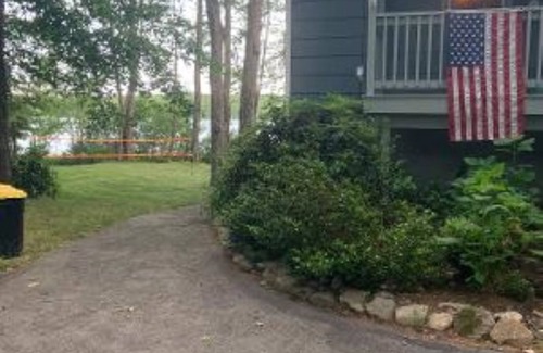 Middleton Maison | ALMOST HEAVEN! Enjoy lakeside magic with amazing views and amenities!
