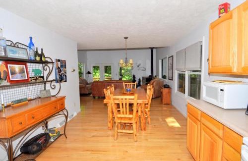 Berkeley Springs Maison | Almost Heaven - Grill, 2 King Beds, Wifi, Deck, Pool Access, Hiking, Wood Stove, Family Friendly