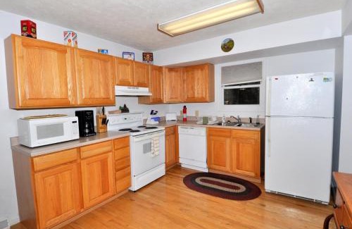 Berkeley Springs Maison | Almost Heaven - Grill, 2 King Beds, Wifi, Deck, Pool Access, Hiking, Wood Stove, Family Friendly