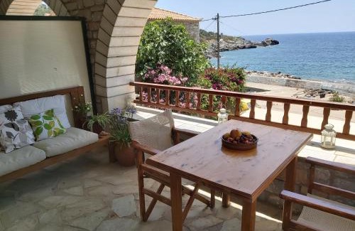 Lefktron Maison | Almyra apt in Mani