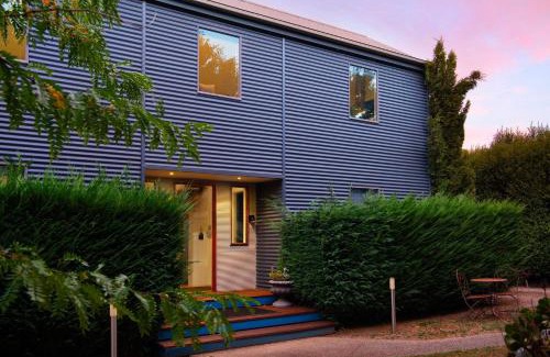 Hepburn Maison | Alofi- stunning views and a private cinema room!