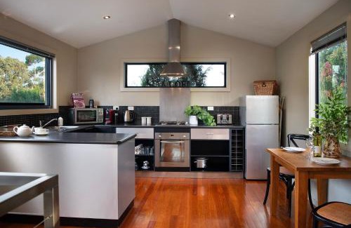 Hepburn Maison | Alofi- stunning views and a private cinema room!