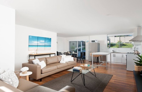 Fingal Bay Villa | Aloha Beach House — Stay 3 Pay 2