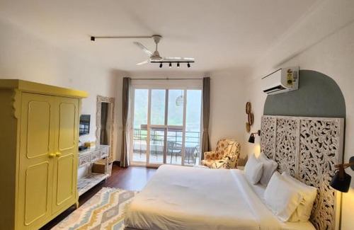 Tapovan Appartement | Aloha Ganga view 2BHK Apartment by Almost Heaven