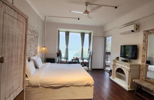 Tapovan Appartement | Aloha Ganga view 2BHK Apartment by Almost Heaven