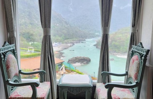 Tapovan Appartement | Aloha Ganga view 2BHK Apartment by Almost Heaven