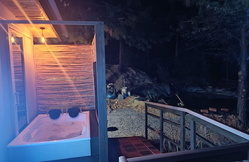 Sutamarchan Cabine | Alojamiento Rural Mágico Entre rio Montañas y Desierto Amonitas Glamping Deluxe