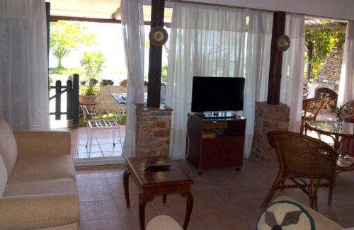 Nea Anchialos Maison | Alonaki Seafront Cottage