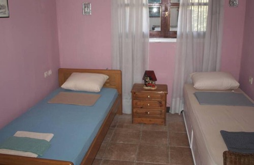 Nea Anchialos Maison | Alonaki Seafront Cottage