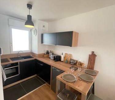 Chartres Appartement | ALP Chartres - Grand studio avec terrasse et parking