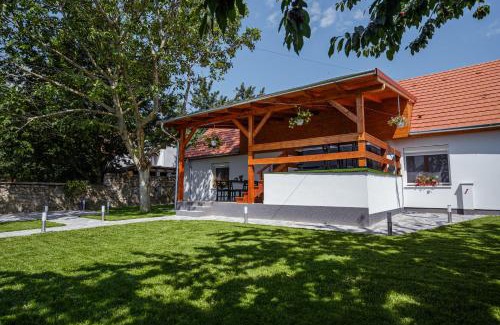 Balatoncsicso Appartement | Alpakavendégház
