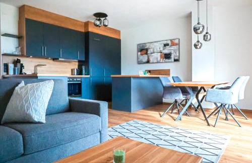 Schlitters Appartement | AlpenLuxus presents - IRMIS Zillertalblick with Cozy Living Area and Car Park