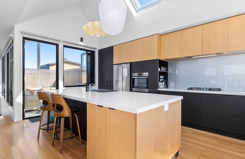 Apollo Bay Maison | Alpha Centauri - Harbour and golf course location