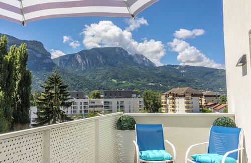 Cluses Copropriété | Alpine Arve Get'Away with balcony and serene mountain views