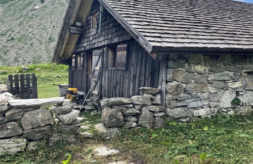 Saint-Jean-dʼAulps Chalet De Ski | Alpine chalet facing Mont Blanc, accessible only on foot.