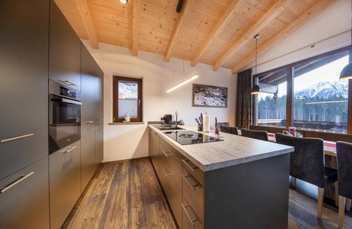 Schonbach Chalet De Ski | Alpine Chalet with Sauna and Balcony