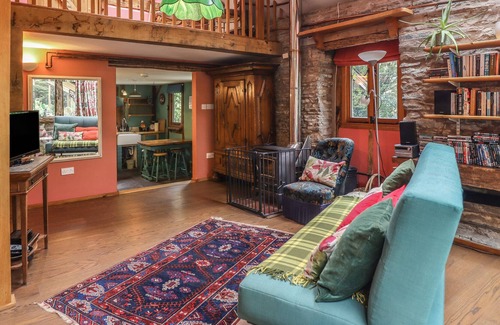 Newcastle-on-Clun Cottage | ALPINE COTTAGE, pet friendly, character holiday cottage in Beguildy
