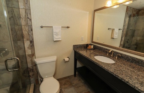 Fairfield Cabine | Alpine Dbl Mountain View | Balcony + Ski Access