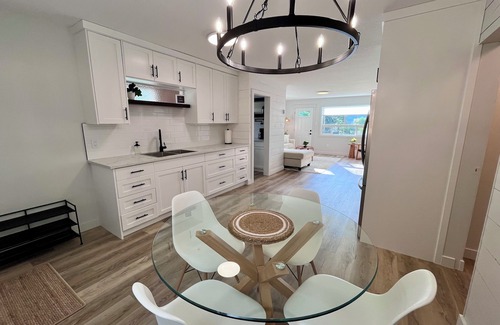 Hinton Maison | Alpine Escape-Completely Renovated Home, 20 minutes from Jasper Park Gates