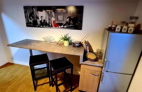 Dorfstadt Appartement | Alpine Getaway with Fireplace