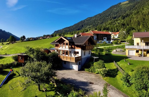 Feld am See Chalet De Ski | Alpine Haven for Large Groups