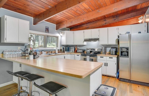 Delevan Cabine | 'Alpine House' Modern Delevan Cabin on 2 Acres