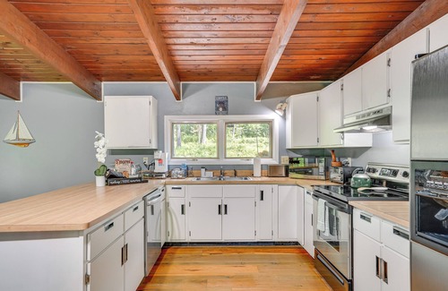 Delevan Cabine | 'Alpine House' Modern Delevan Cabin on 2 Acres