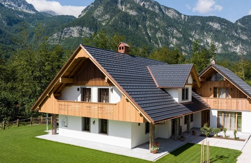 Ukanc Villa | Alpine Luxury Villa with Fireplace & Whirlpool at Lake Bohinj