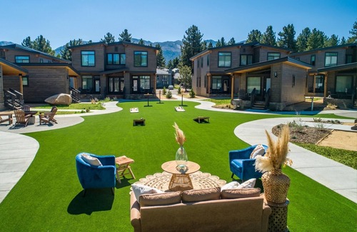 Mammoth Lakes Maison | Alpine Room with Sauna & Steam Room Access Near Mammoth Ski Adventures