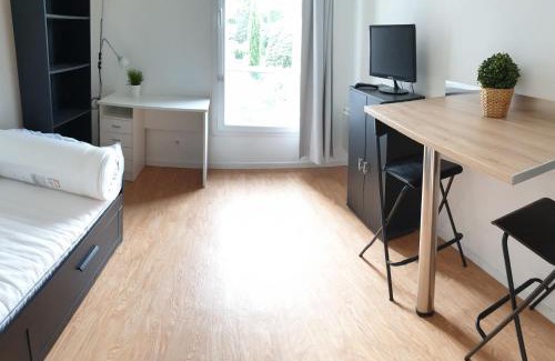 Quartier Capuche-Allies Appartement | Alpine Stay - Studio Entier Résidence Standing vue parc au calme - Parking Gratuit - Wifi - Tram à proximité